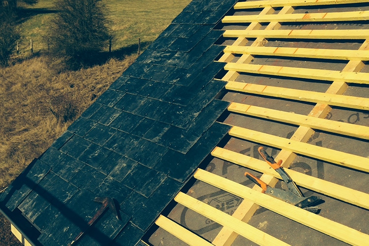 Les couvertures de l'Aube couvreur a troyes nettoyage toiture démoussage toiture - façadier enduiseur à Neuville-Sur-Vanne